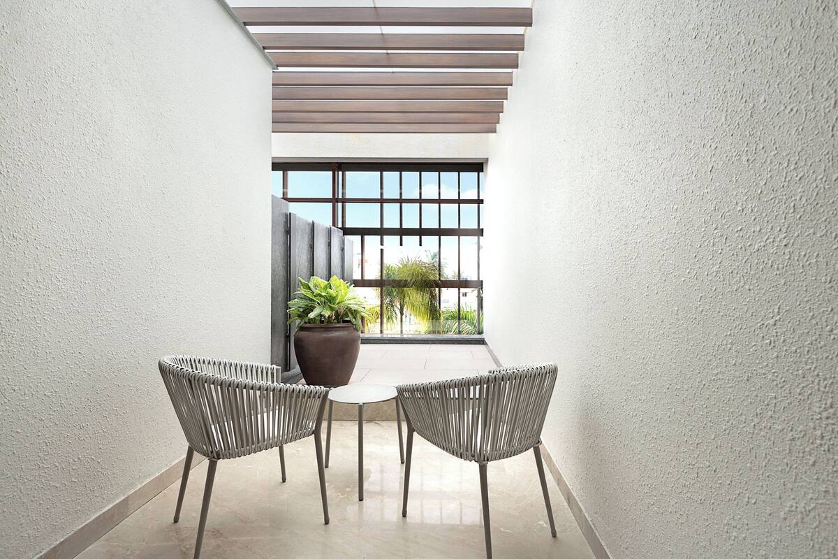 ห้องเอ็กเซกคิวทีฟดับเบิล, เตียงคิงไซส์ 1 เตียง, วิวเมือง | เตียง Select Comfort, ตู้นิรภัยในห้องพัก, โต๊ะทำงาน