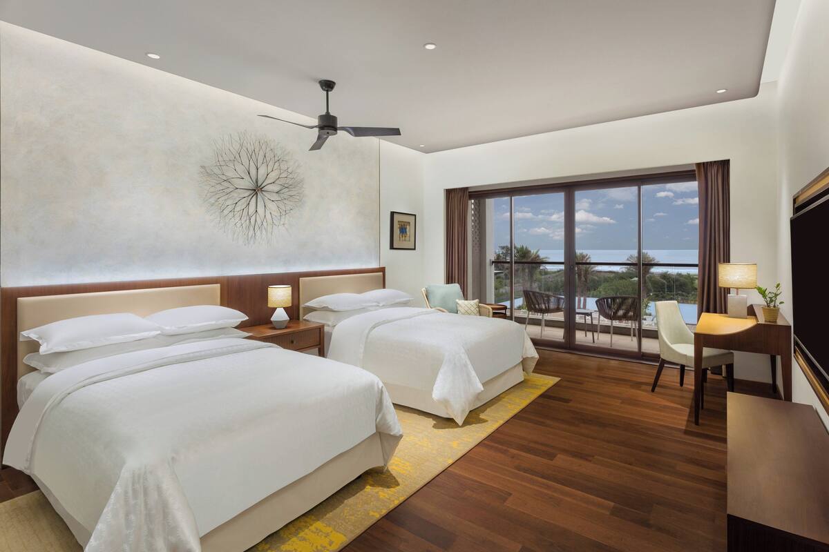 ห้องพัก, เตียงควีนไซส์ 2 เตียง, วิวทะเล | เตียง Select Comfort, ตู้นิรภัยในห้องพัก, โต๊ะทำงาน