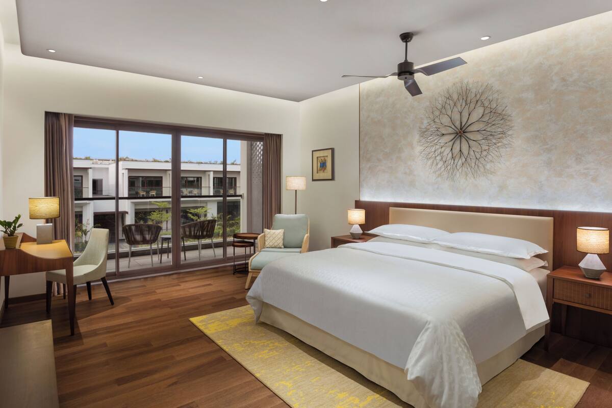 ห้องพัก, เตียงคิงไซส์ 1 เตียง | เตียง Select Comfort, ตู้นิรภัยในห้องพัก, โต๊ะทำงาน