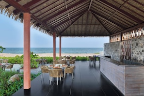 Beach bar - Sheraton Grand Chennai Resort & Spa (Tirupporur)