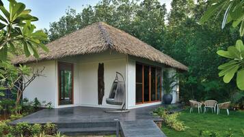 Cottage, 1 King Bed, Non Smoking | 1 bedroom, Select Comfort beds, in-room safe, individually furnished