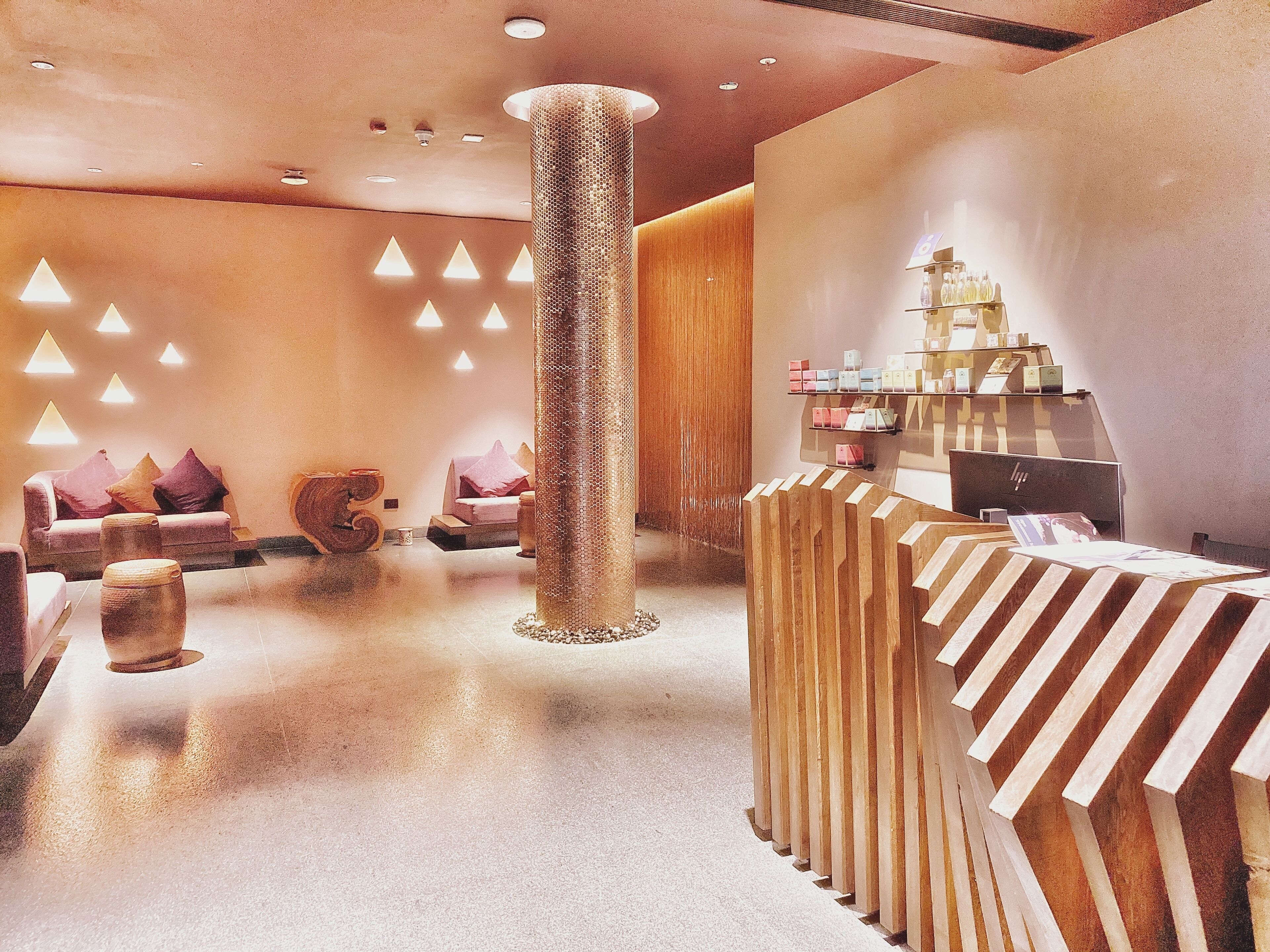 Couples treatment rooms, steam room, body treatments, aromatherapy