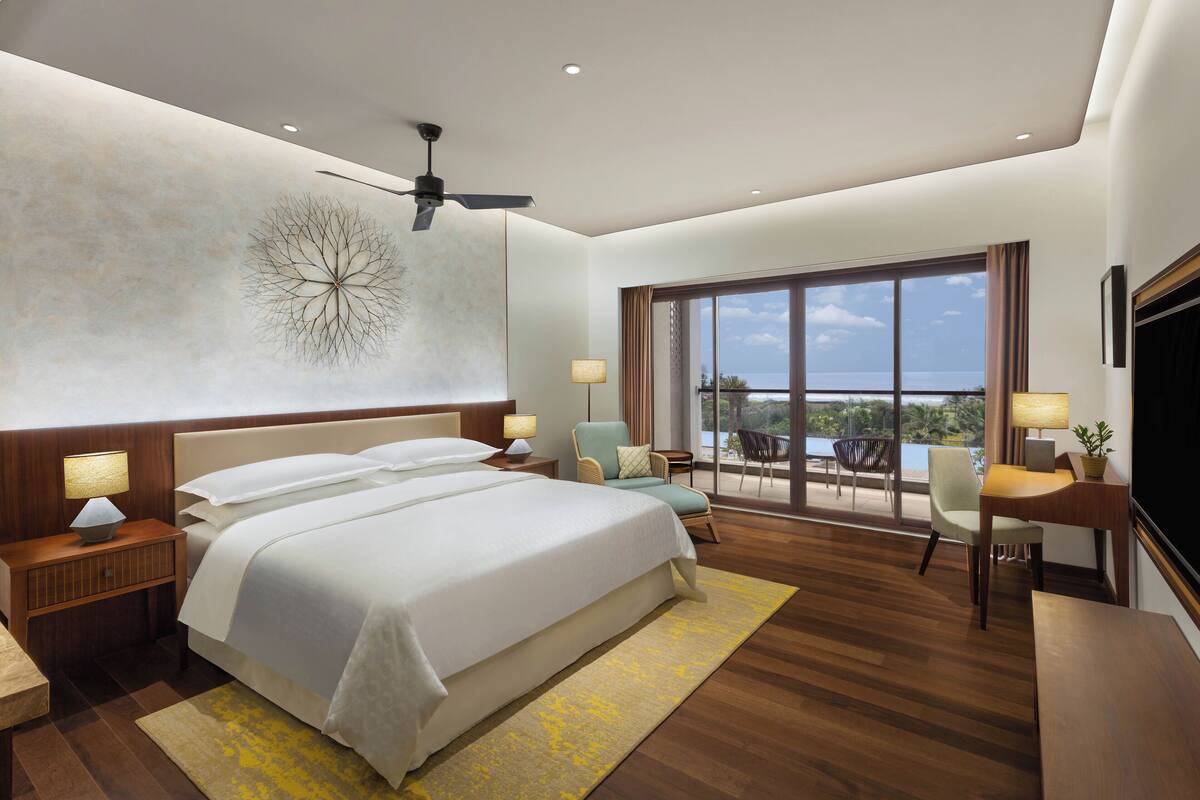 เตียง Select Comfort, ตู้นิรภัยในห้องพัก, โต๊ะทำงาน
