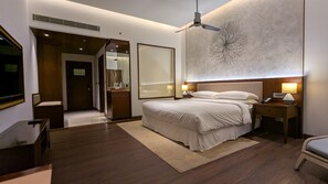 Select Comfort beds, in-room safe, individually furnished, desk - Sheraton Grand Chennai Resort & Spa (Tirupporur)