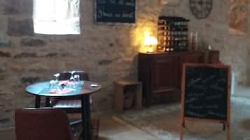 Petit déjeuner, dîner et brunch servis sur place