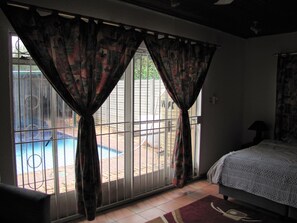 Suite estudio básica, 1 habitación, vista a la alberca | Vista desde la habitación