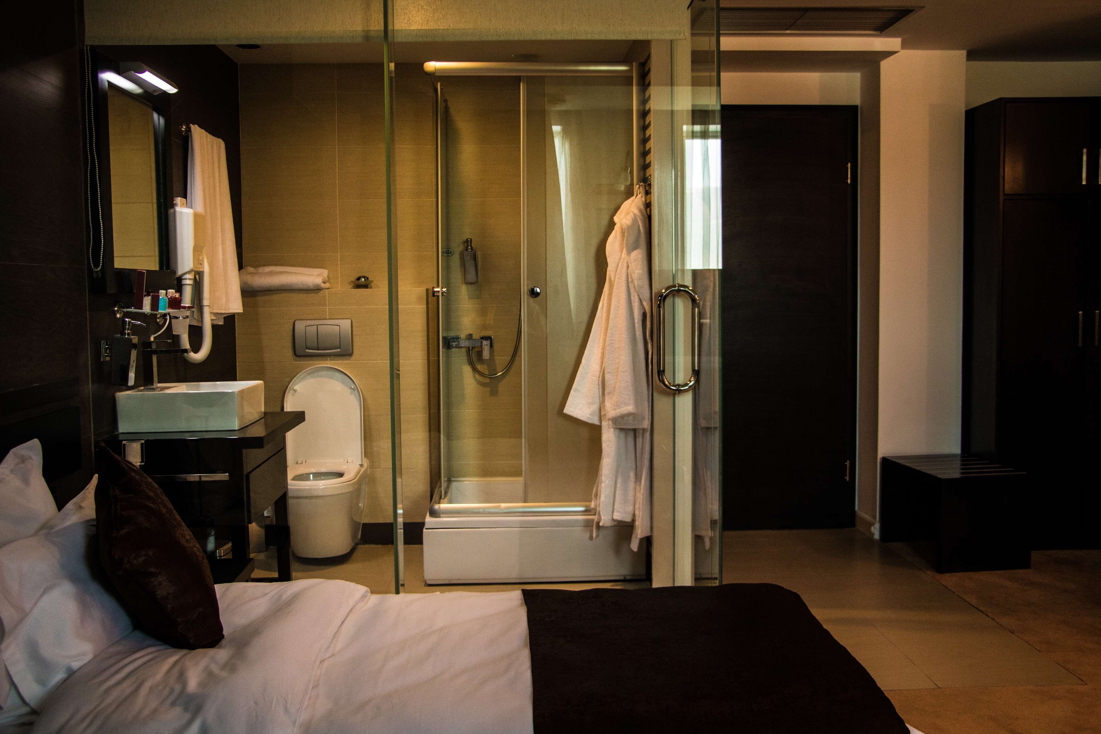 standard room, 2 single beds, smoking | premium bedding, in-room safe, desk, blackout curtains