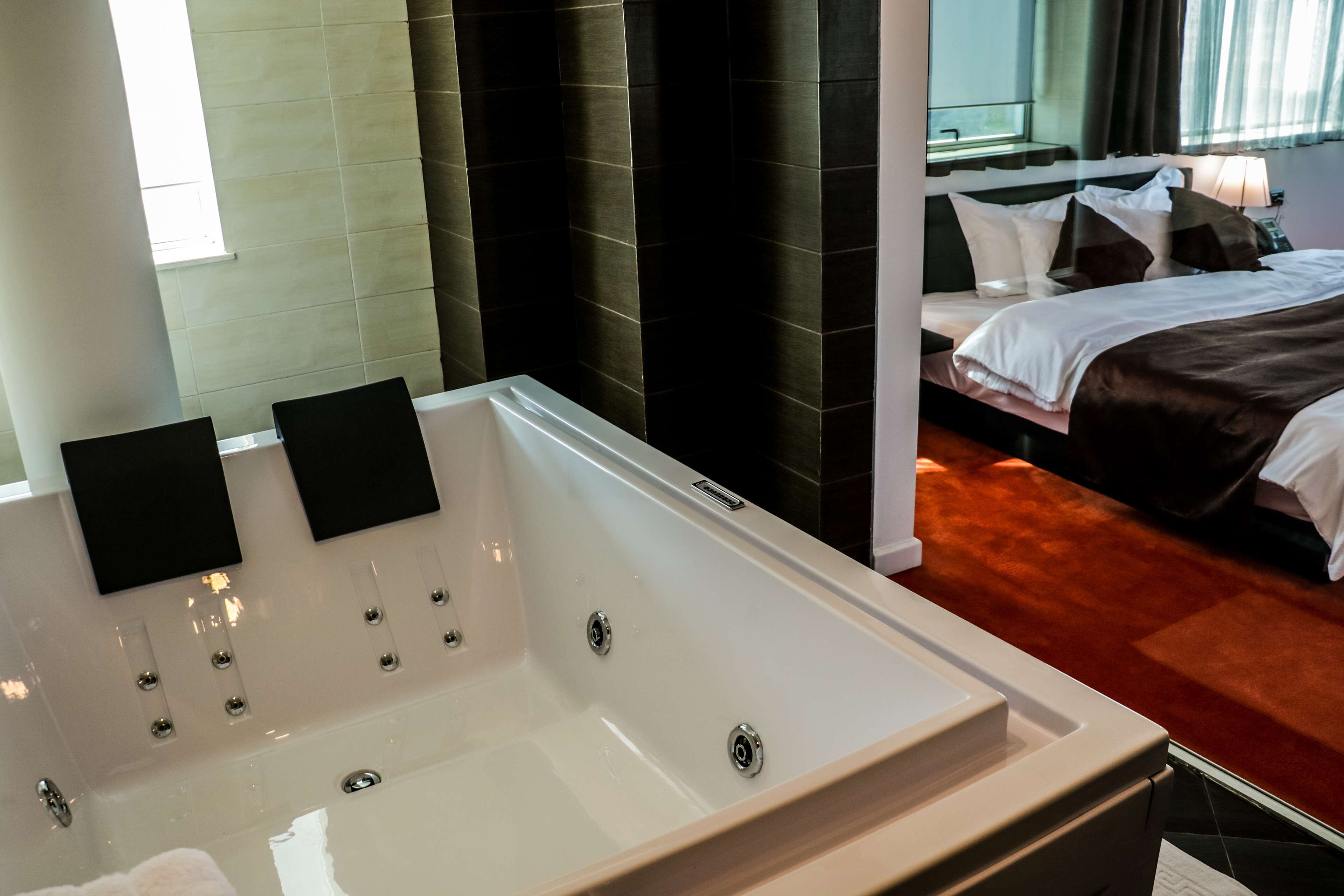 suite, 1 king bed, smoking, hot tub | premium bedding, in-room safe, desk, blackout curtains