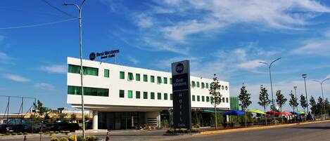 المنشأة من الخارج