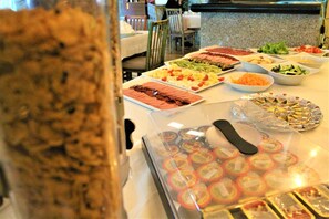 Déjeuner préparé sur commande gratuit tous les jours