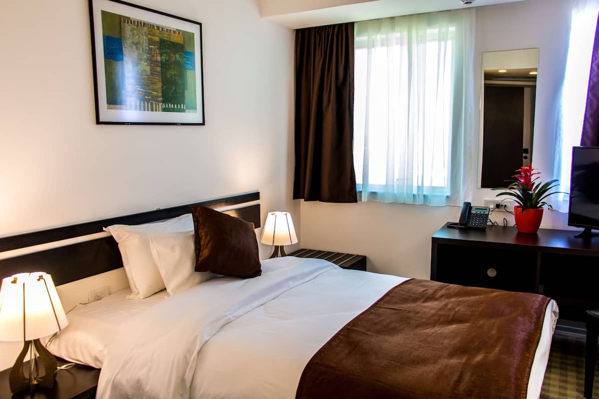 Standard Room, 1 Twin Bed, Non Smoking | Premium bedding, in-room safe, desk, blackout drapes
