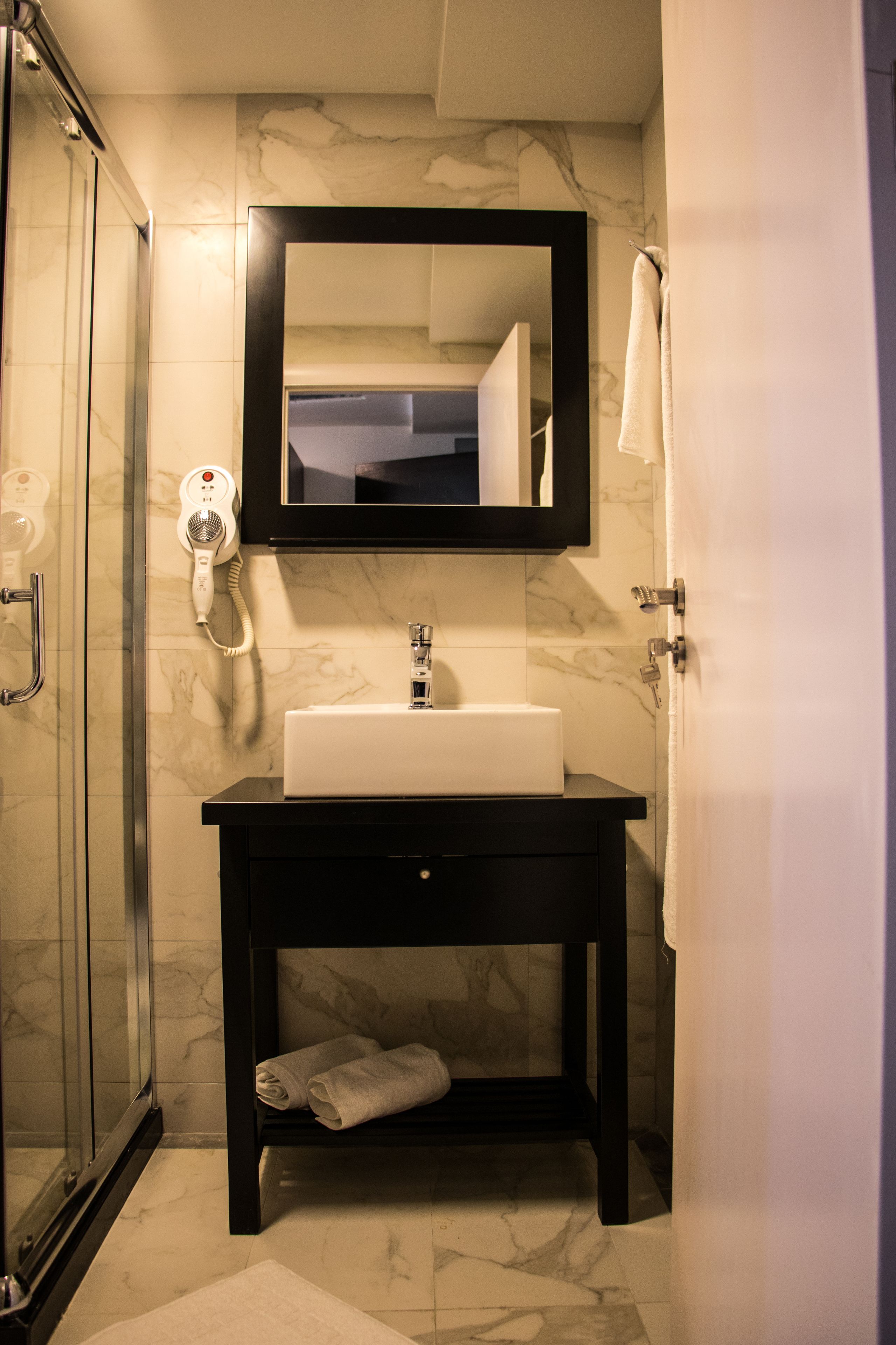 standard room, 1 single bed, non smoking | bathroom | free toiletries, hair dryer, bathrobes, slippers