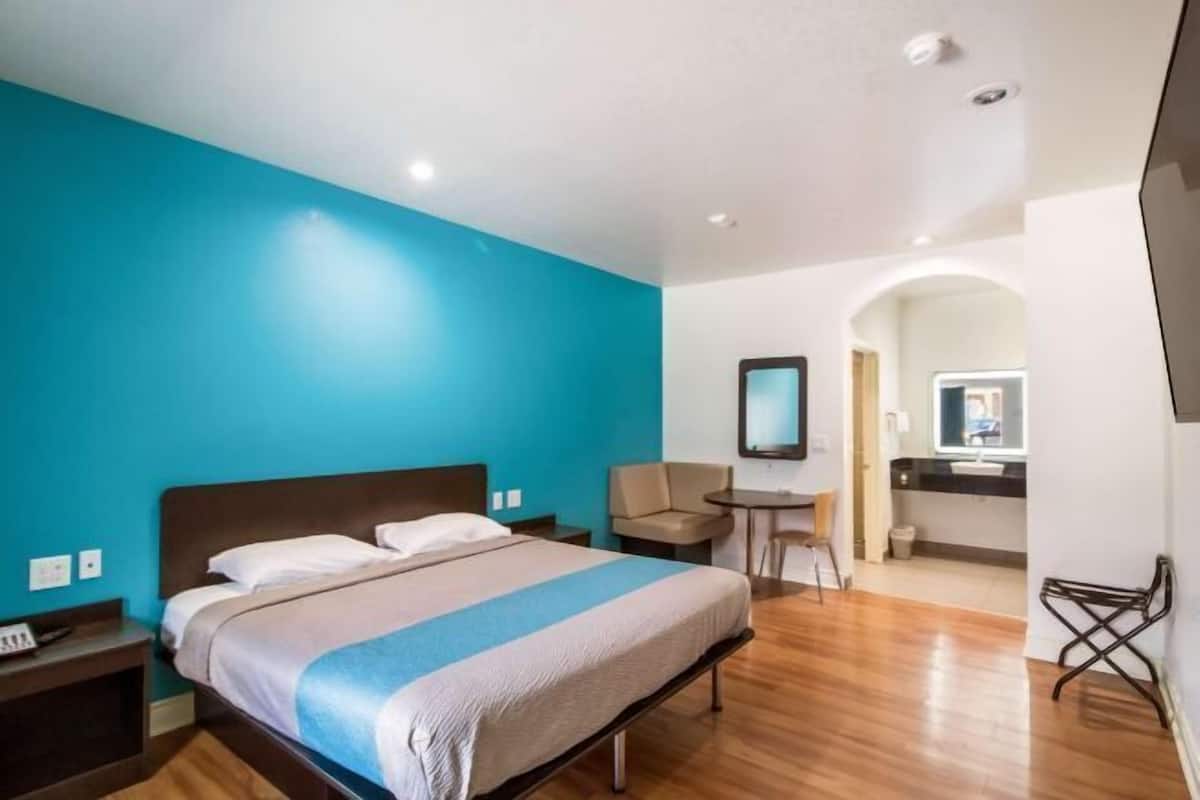 Premium bedding, desk, free WiFi, bed sheets
