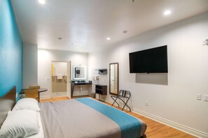 Premium bedding, desk, free WiFi, bed sheets - Motel 6 Houston, TX - North (Houston)