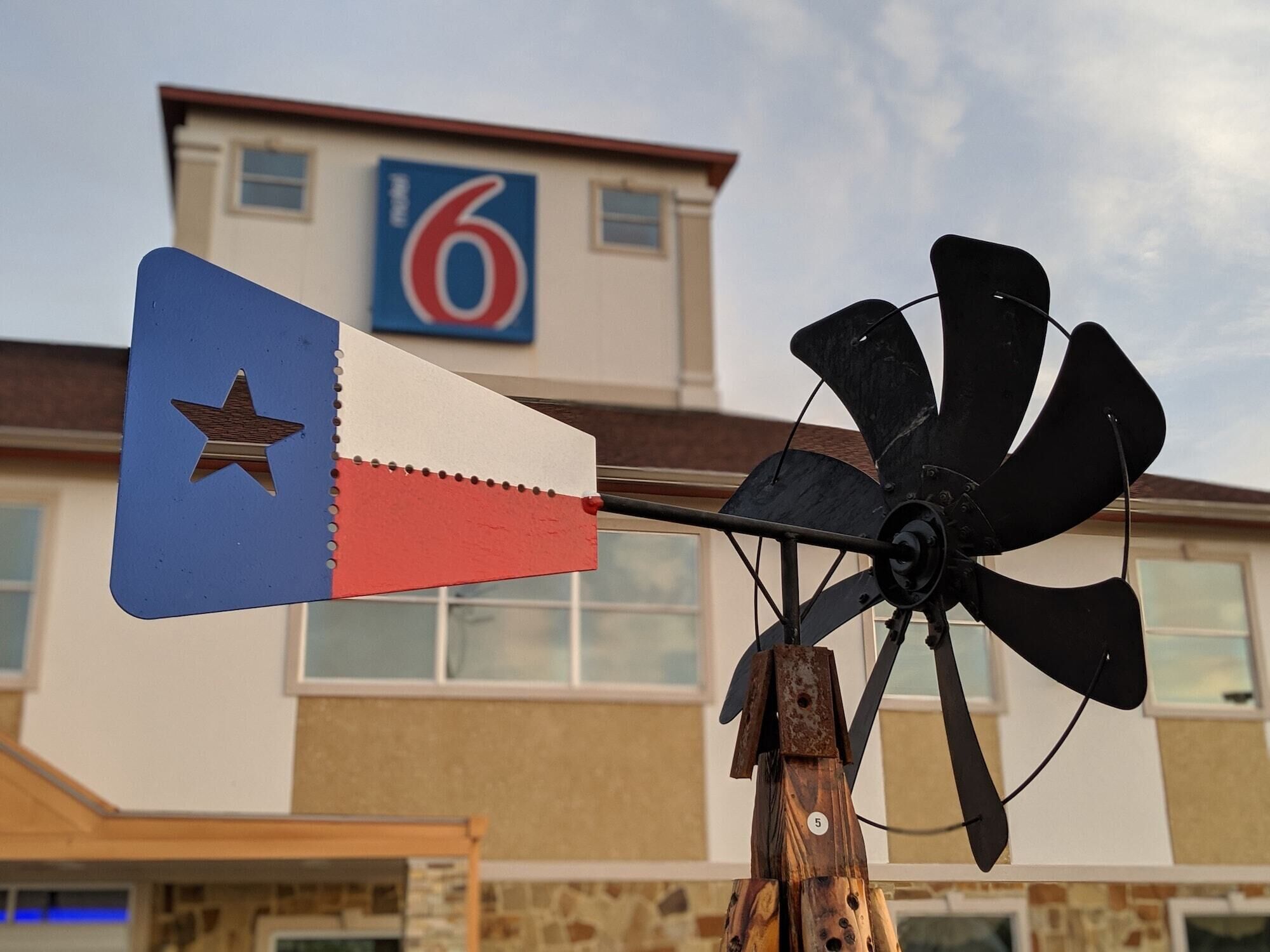 Photo - Motel 6-Houston, TX - North