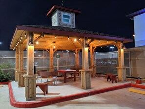 Gazebo - Motel 6 Houston, TX - North (Houston)