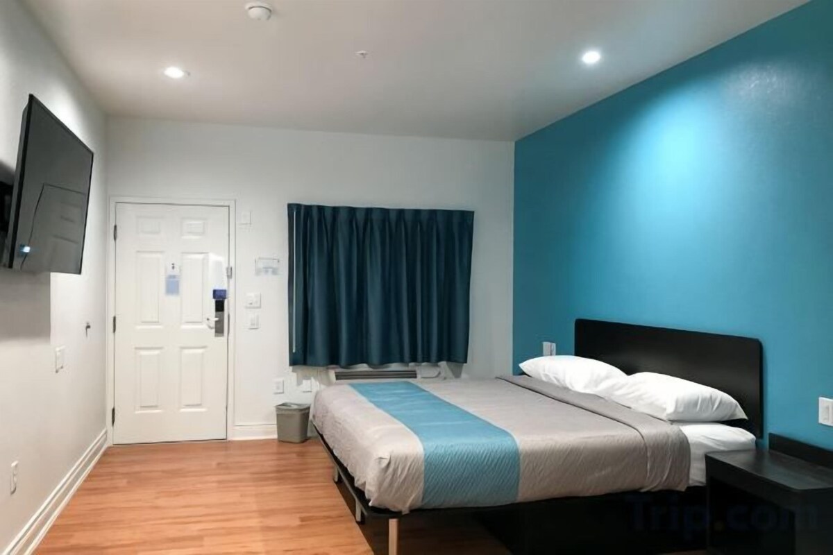 Premium bedding, desk, free WiFi, bed sheets