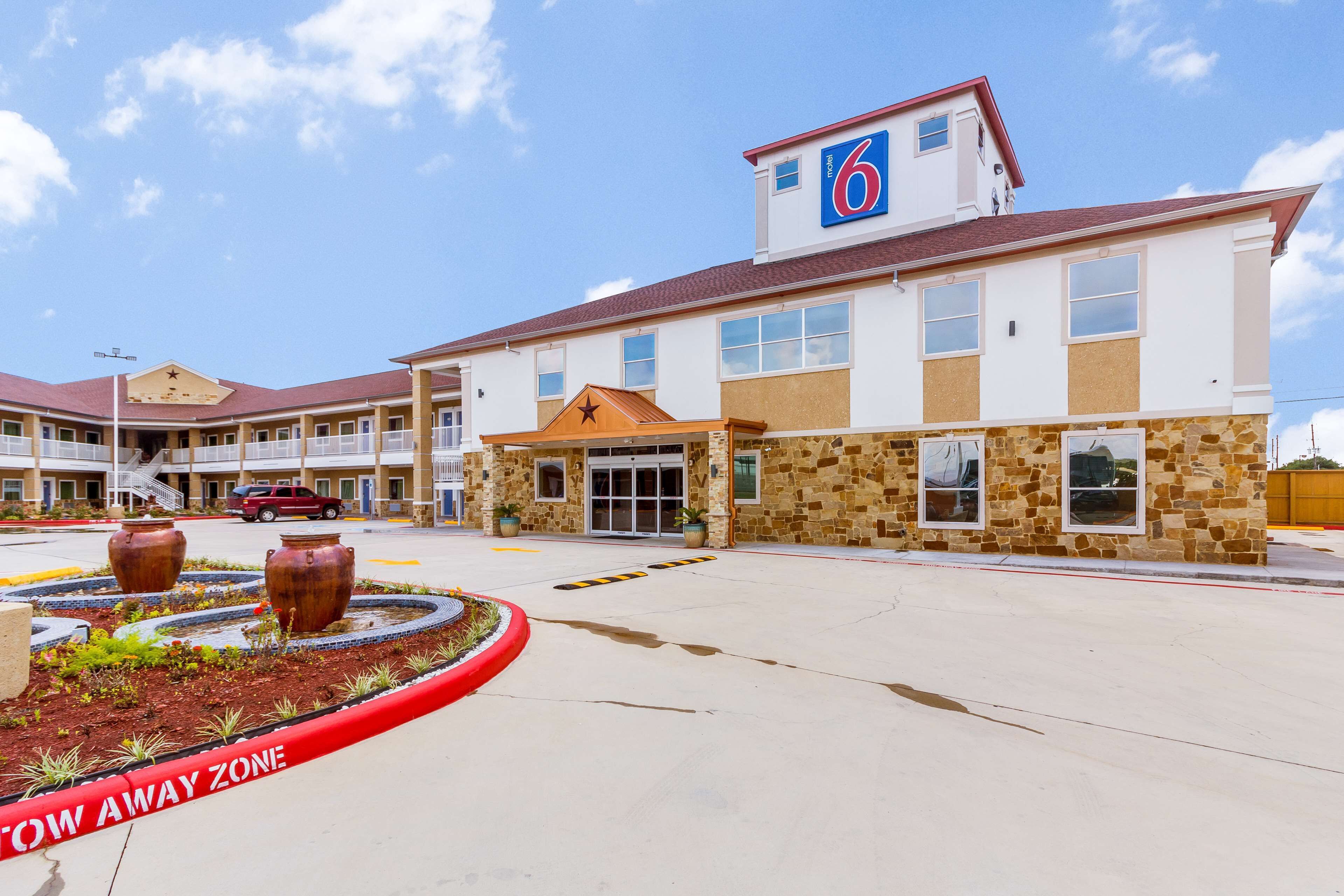 Photo - Motel 6-Houston, TX - North