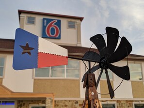 Exterior detail - Motel 6 Houston, TX - North (Houston)