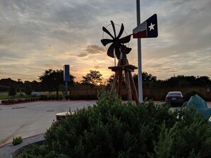 Garden - Motel 6 Houston, TX - North (Houston)