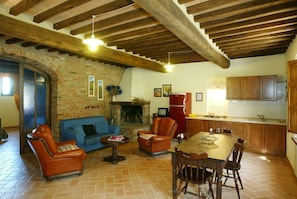 Superior Apartment, 1 Bedroom | Living area - Agriturismo Vergelle (Montalcino)