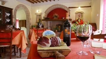 Tägliches einheimisches Frühstück (8.00 EUR pro Person)