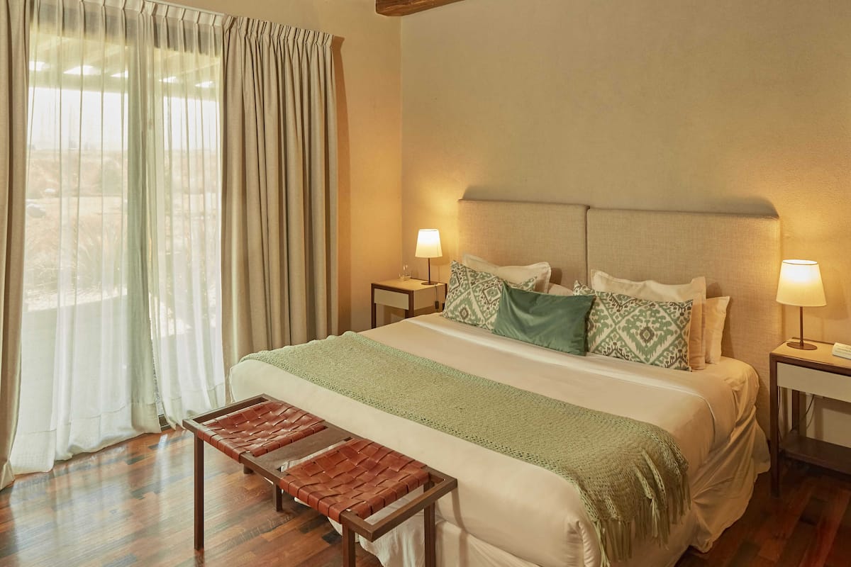 premium bedding, down duvets, minibar, in-room safe