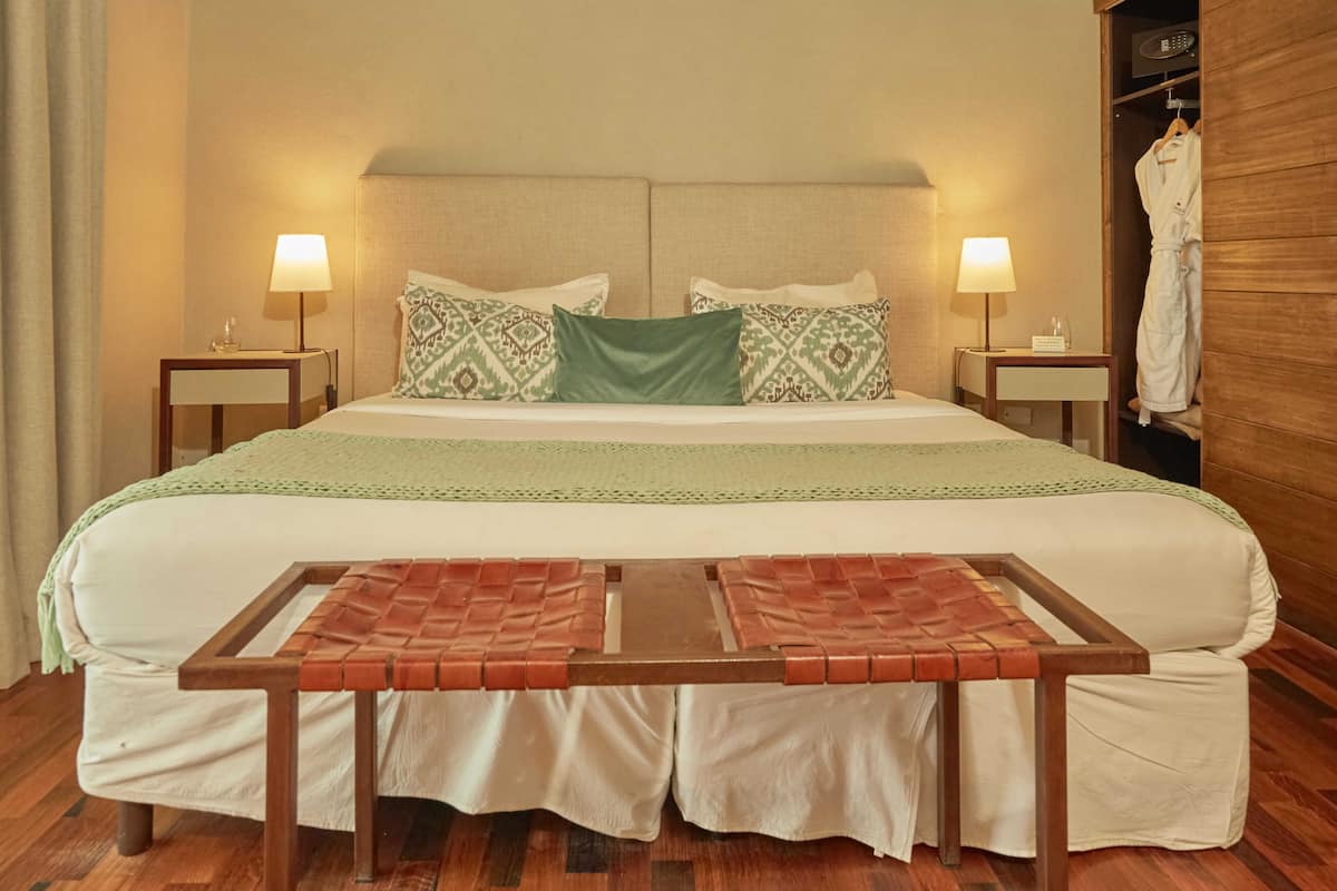 premium bedding, down duvets, minibar, in-room safe