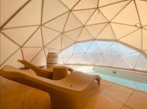 Bồn tắm spa trong nhà