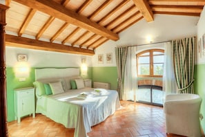 Desk, iron/ironing board, cribs/infant beds, rollaway beds - Castello di Spedaletto (Pienza)