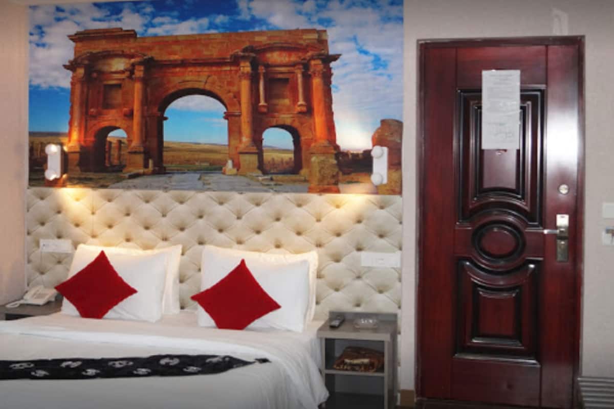 Standaard kamer | Een bureau, verduisterende gordijnen, gratis wifi, beddengoed