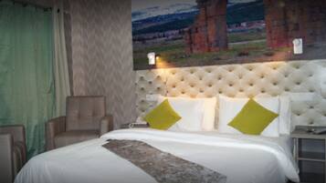 Suite | Bureau, rideaux occultants, Wi-Fi gratuit, draps fournis