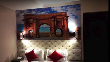 Kamar Double | Meja kerja, tirai kedap cahaya, Wi-Fi gratis, dan seprai linen