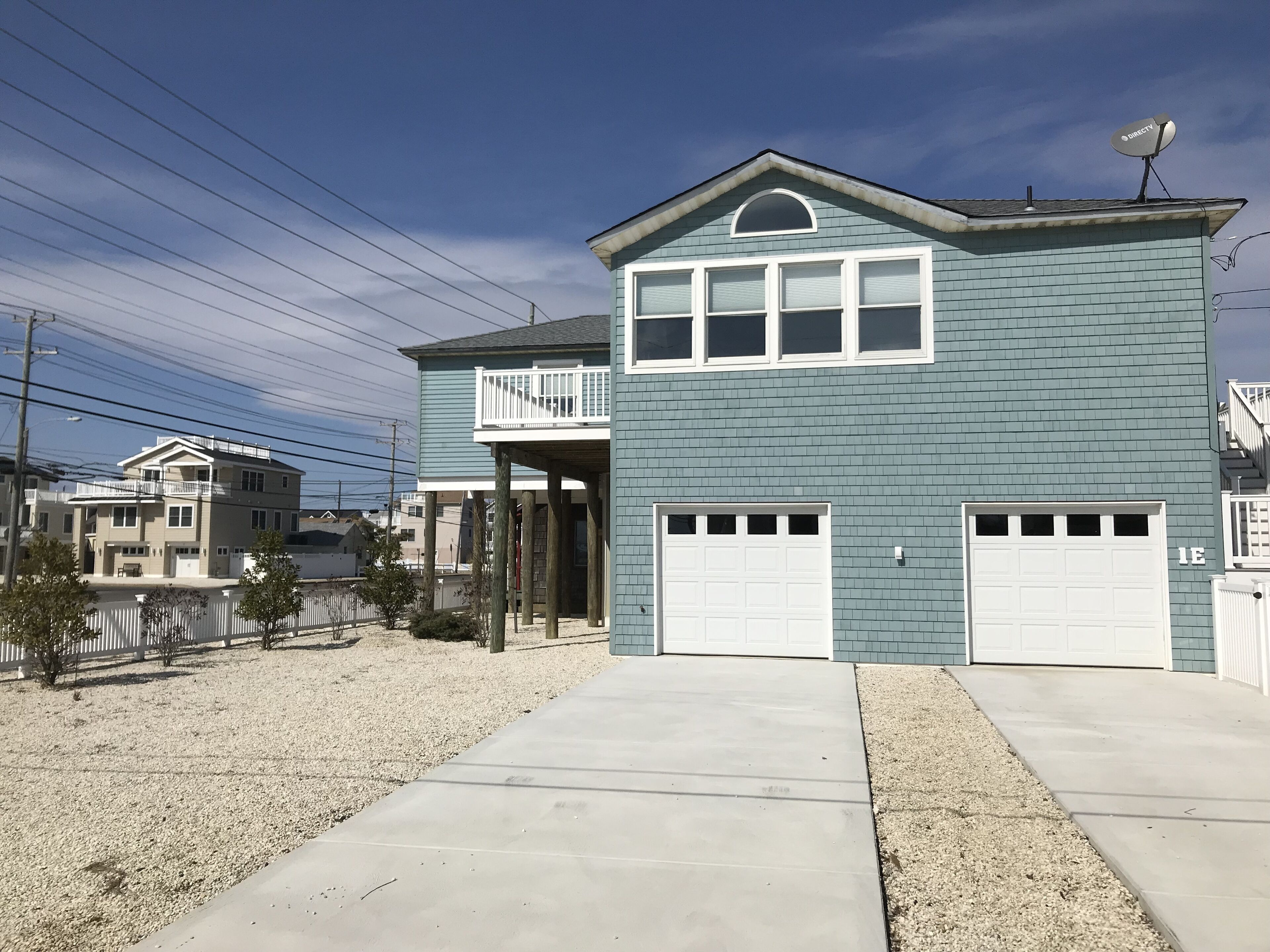 PET FRIENDLY! Immaculate Oceanside home. 1 peak week available!! Aug 17-24!!
