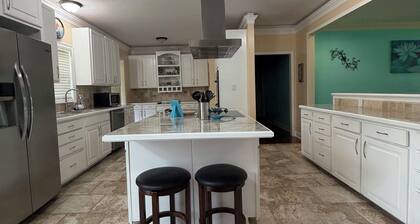 Family get away, pet friendly,fishing, boating and fun,