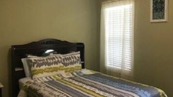 4 bedrooms, iron/ironing board, free WiFi, bed sheets