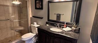5 Bedroom 2.5 Bath Home In East Cobb and minutes to Truist Park and the Battery 