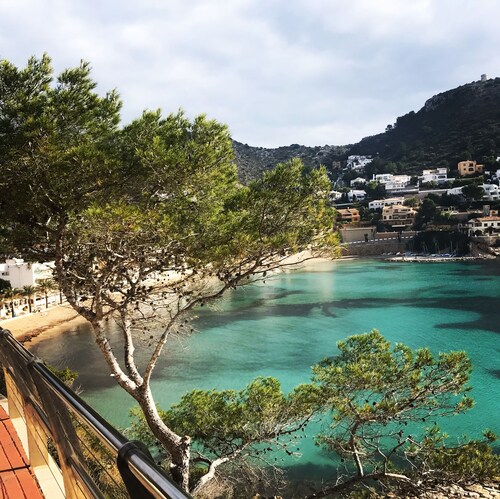 Fiesta~Siesta in this easy to access Moraira home with unique bedrooms and BBQ