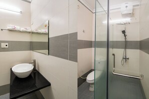 Free toiletries, hair dryer, slippers, towels - Mimosa Hotel (Da Nang)