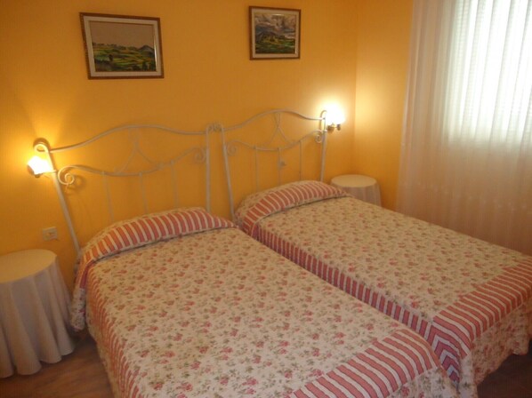 3 bedrooms, bed sheets