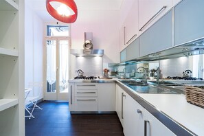 Fridge, microwave, oven, stovetop - Penthouse Piazza del Popolo (Roma)