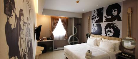 Een kluis op de kamer, een bureau, geluiddichte muren, gratis wifi