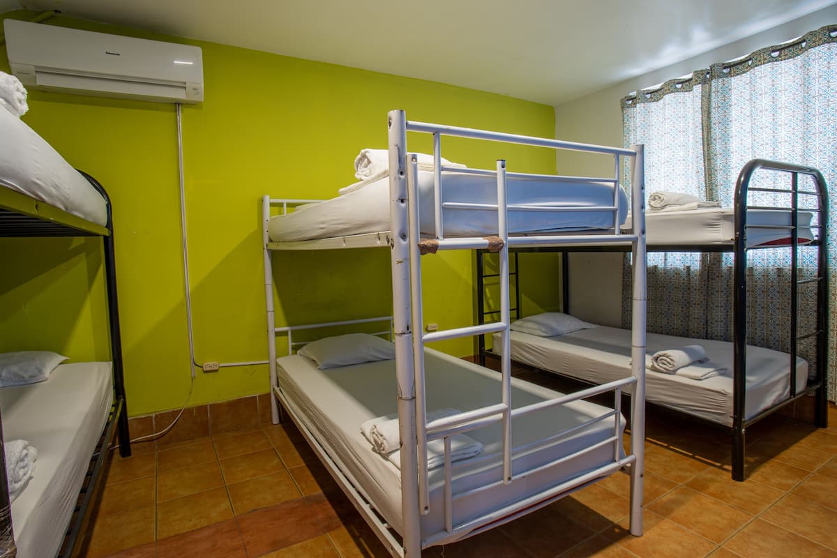 Eenpersoonskamer, 1 slaapkamer | Een strijkplank/strijkijzer, gratis wifi, beddengoed