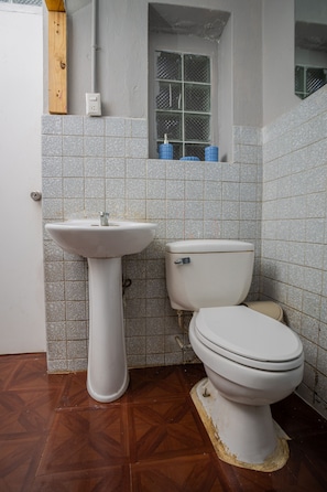 Standard Double Room Single Use, 1 Double Bed | 1 bedroom, iron/ironing board, free WiFi, bed sheets