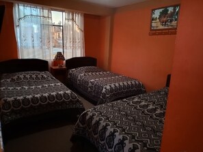 Triple Room | Free WiFi, bed sheets - Hostal Puerto Alegre (Copacabana)