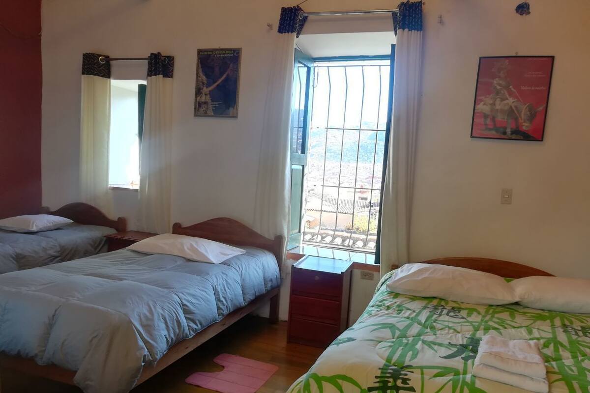 Habitación triple | Caja de seguridad en la habitación, escritorio y wifi gratis