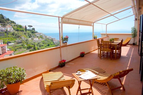 Amalfi-mäen ylähuone - perheille ja ryhmille