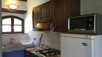 Frigorifero, microonde, piano cottura, macchina per tè/caffè