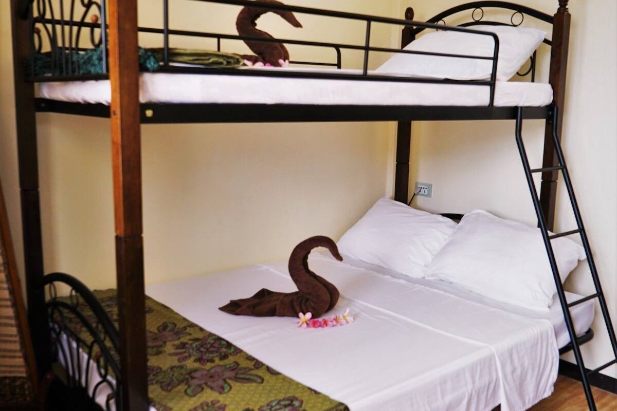 In-room safe, desk, free WiFi