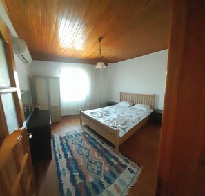 3 室のベッドルーム、アイロン / アイロン台、インターネット、ベッドシーツ